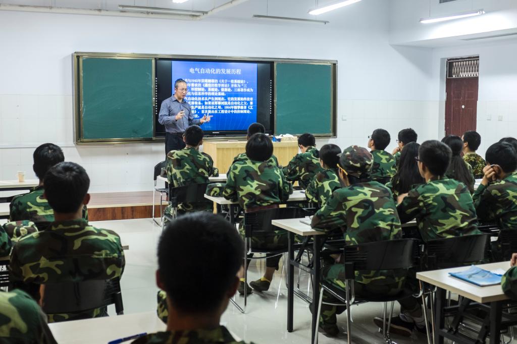 成人影院
王红旗教授为本科生做入学教育